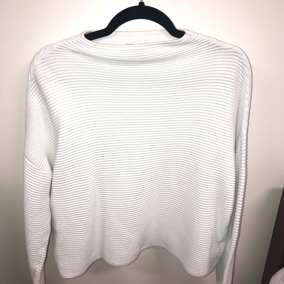White boxy Sweater - Picture 1 of 4